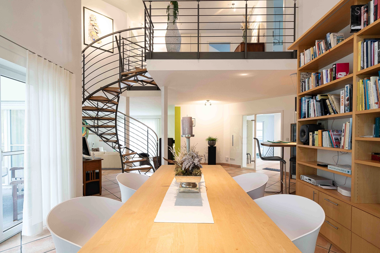 Silvia Keck - Immobilienpräsentation - Maklerverkauf – Einfamilienhaus Homestaging teilmöbliertÖdheim