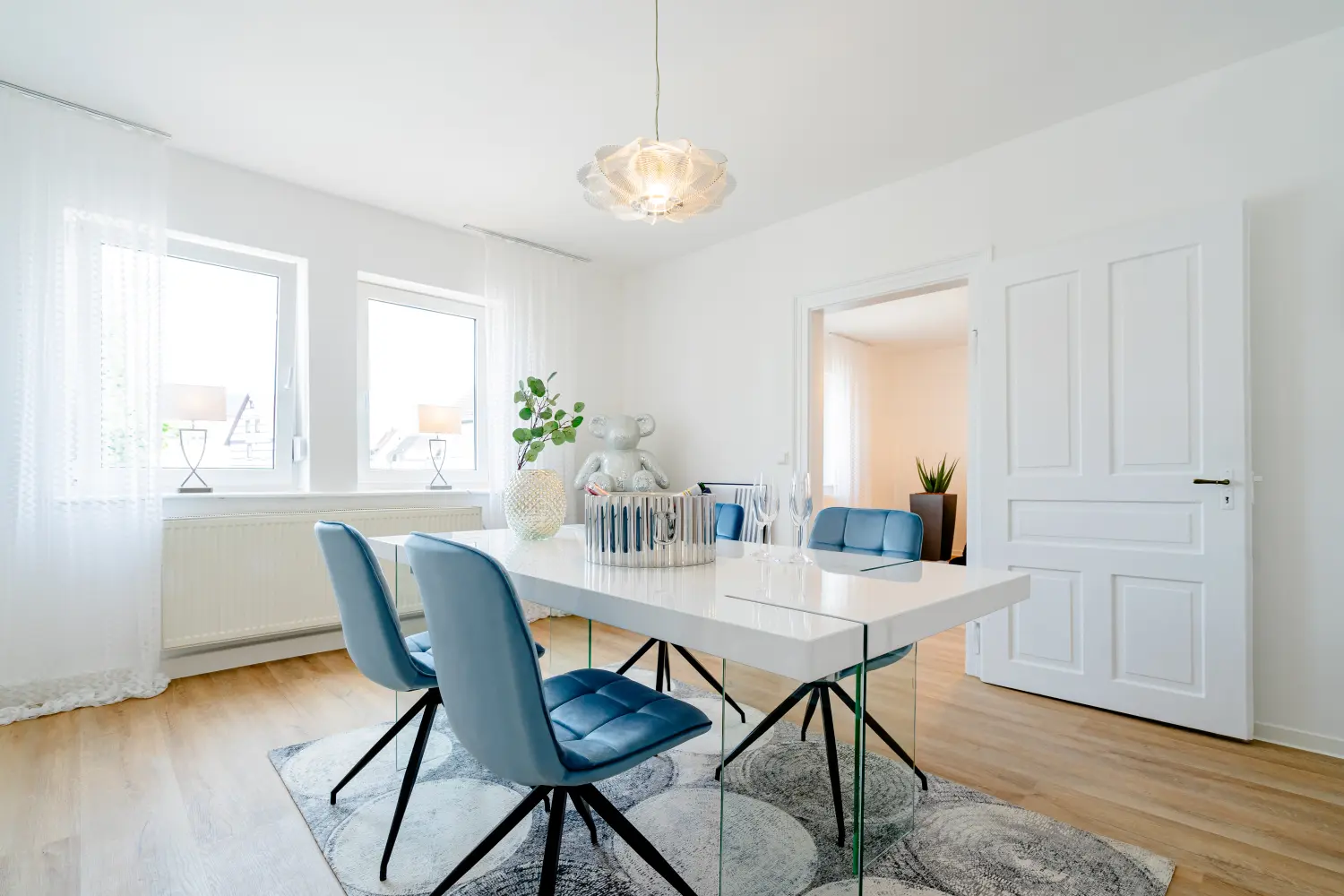 Silvia Keck – Immobilienpräsentation – Esstisch